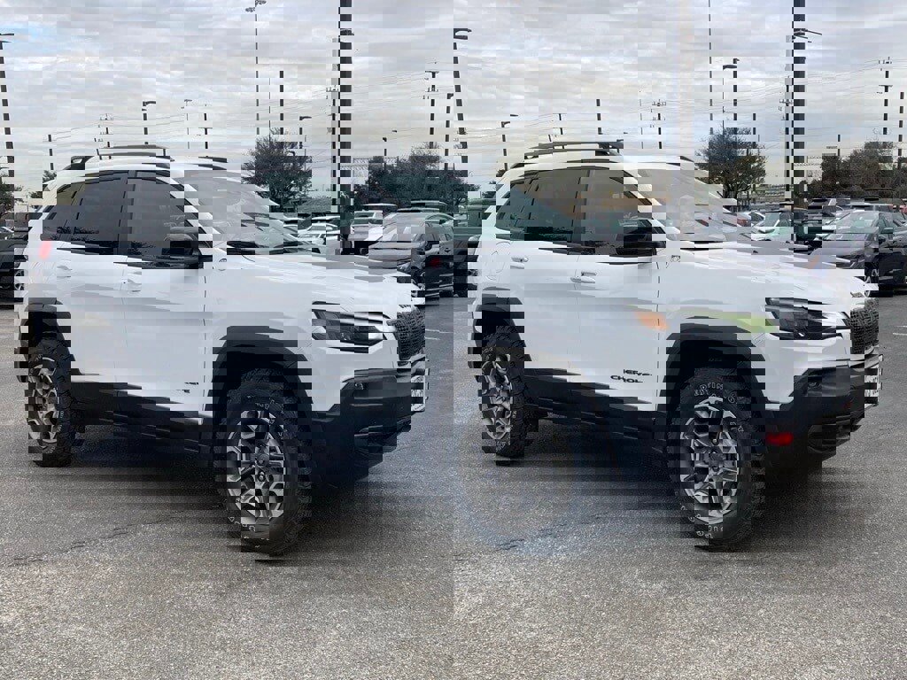 Used 2022 Jeep Cherokee Trailhawk image 2