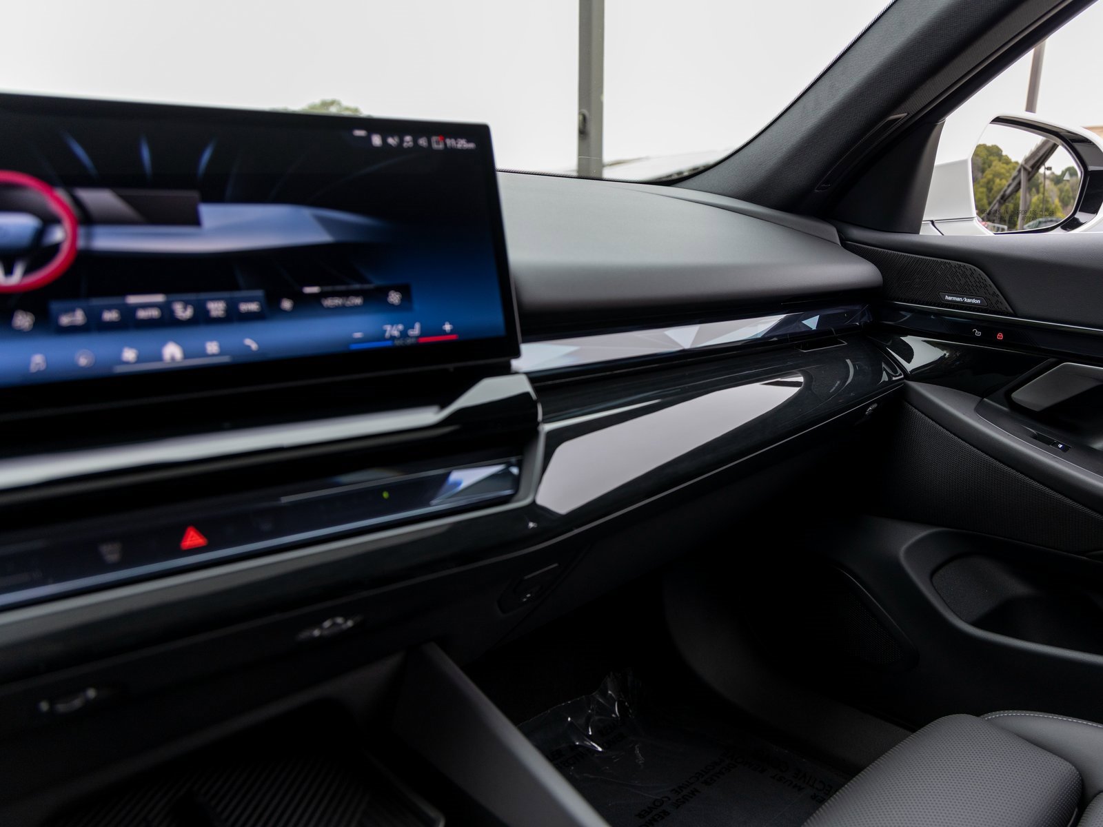 Used 2025 BMW i5 xDrive40 w/ Premium Package image 35