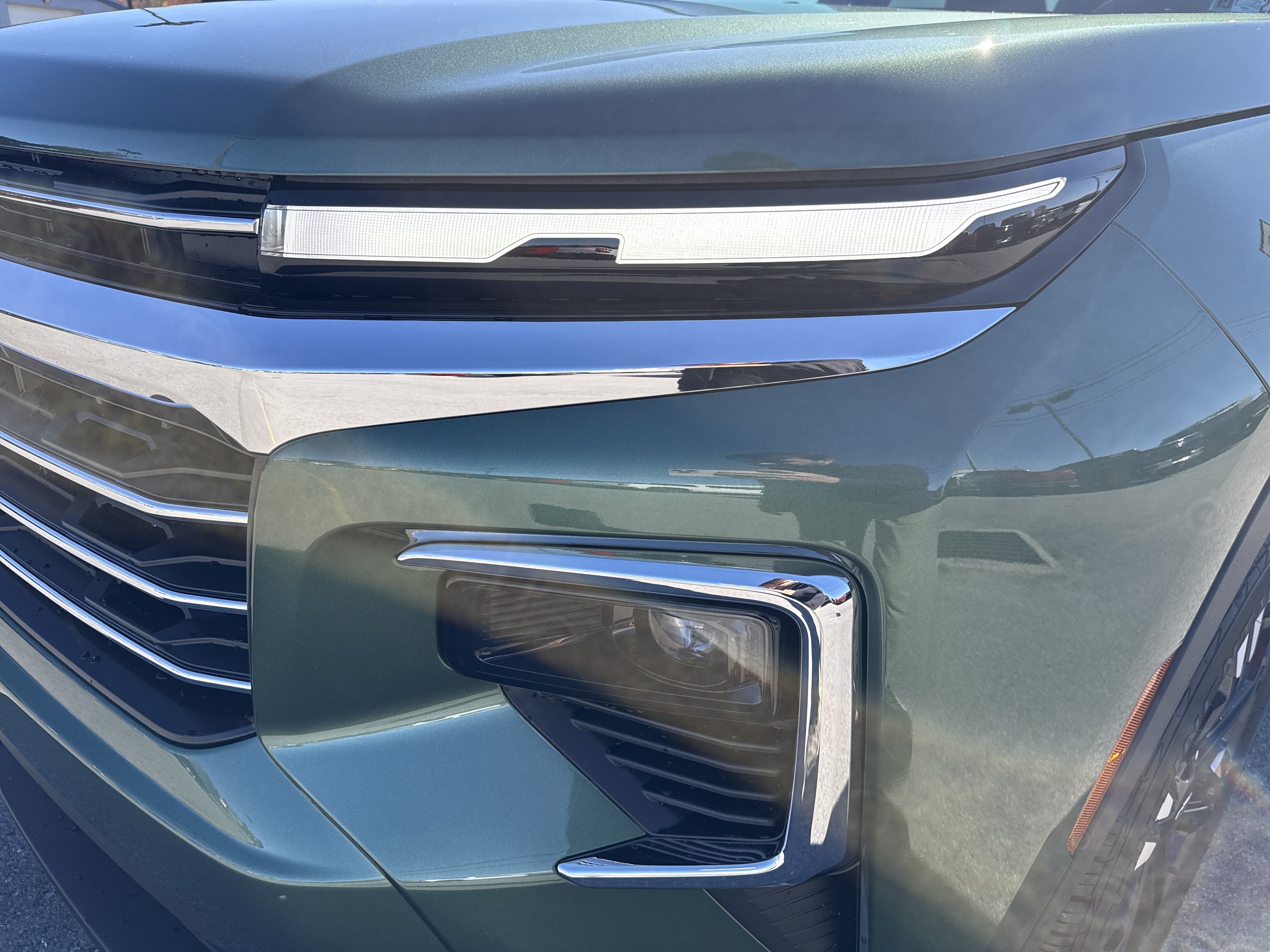 New 2027 Chevrolet Traverse LT w/ Sun and Wheel Package AWD/4WD image 11