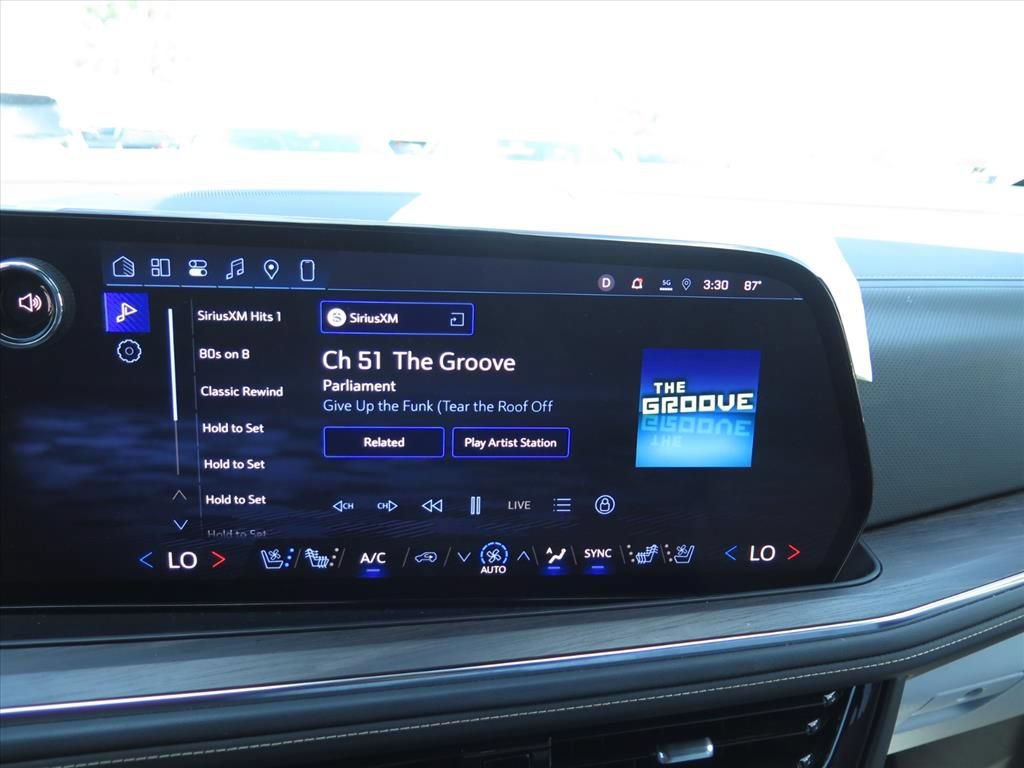 Used 2025 Chevrolet Suburban Premier AWD/4WD image 11
