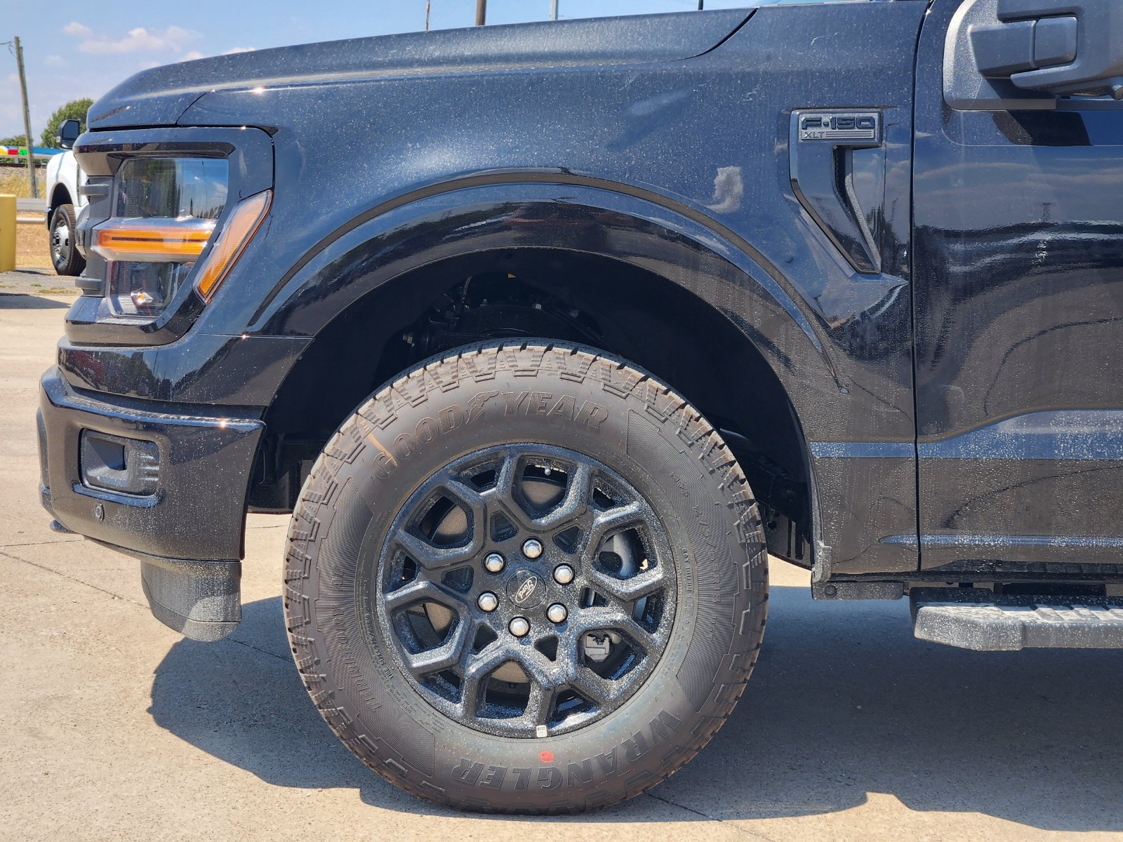 New 2026 Ford F150 XLT w/ Equipment Group 302A MID AWD/4WD image 9