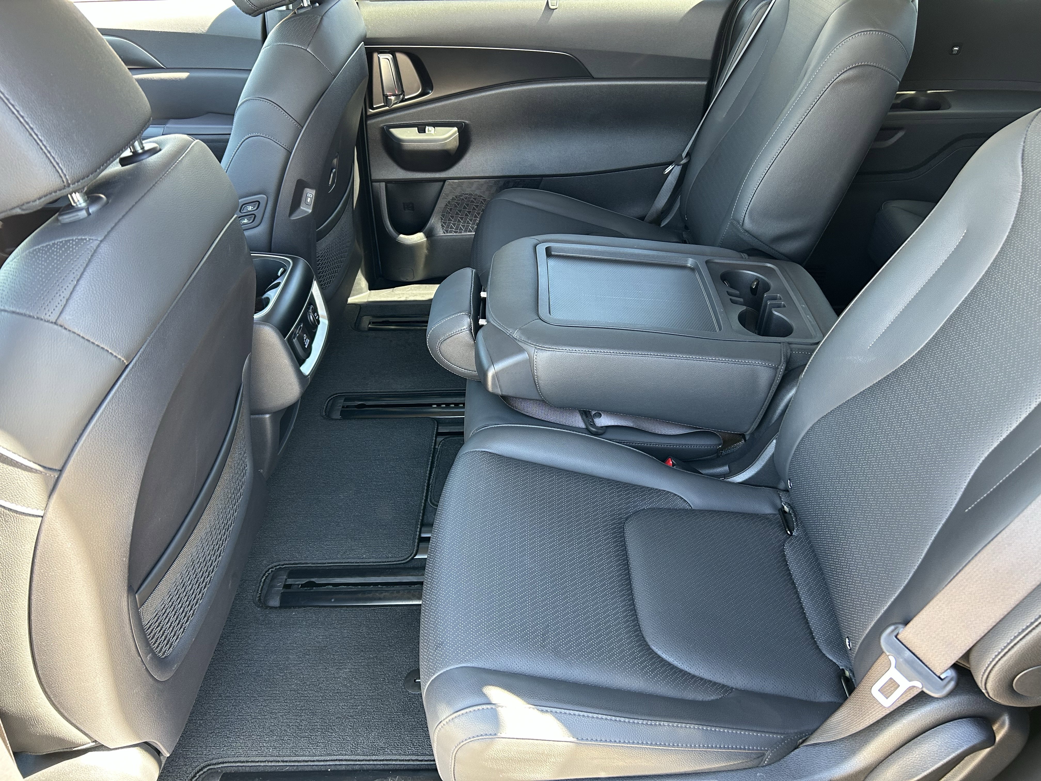 Used 2025 Kia Carnival SX Prestige image 19