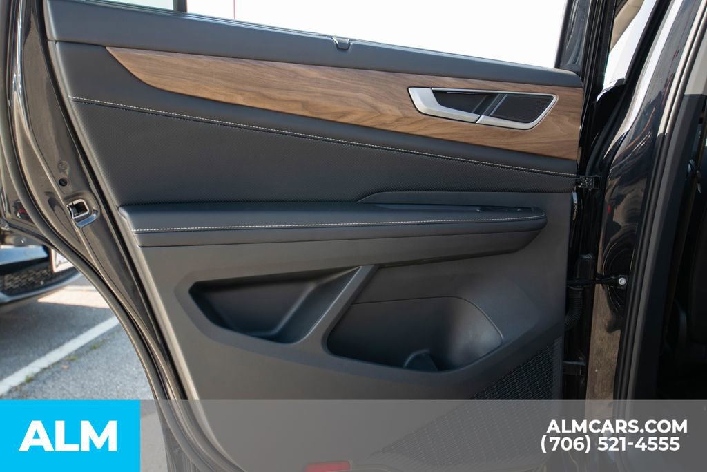 Used 2025 Volkswagen Atlas SE image 27