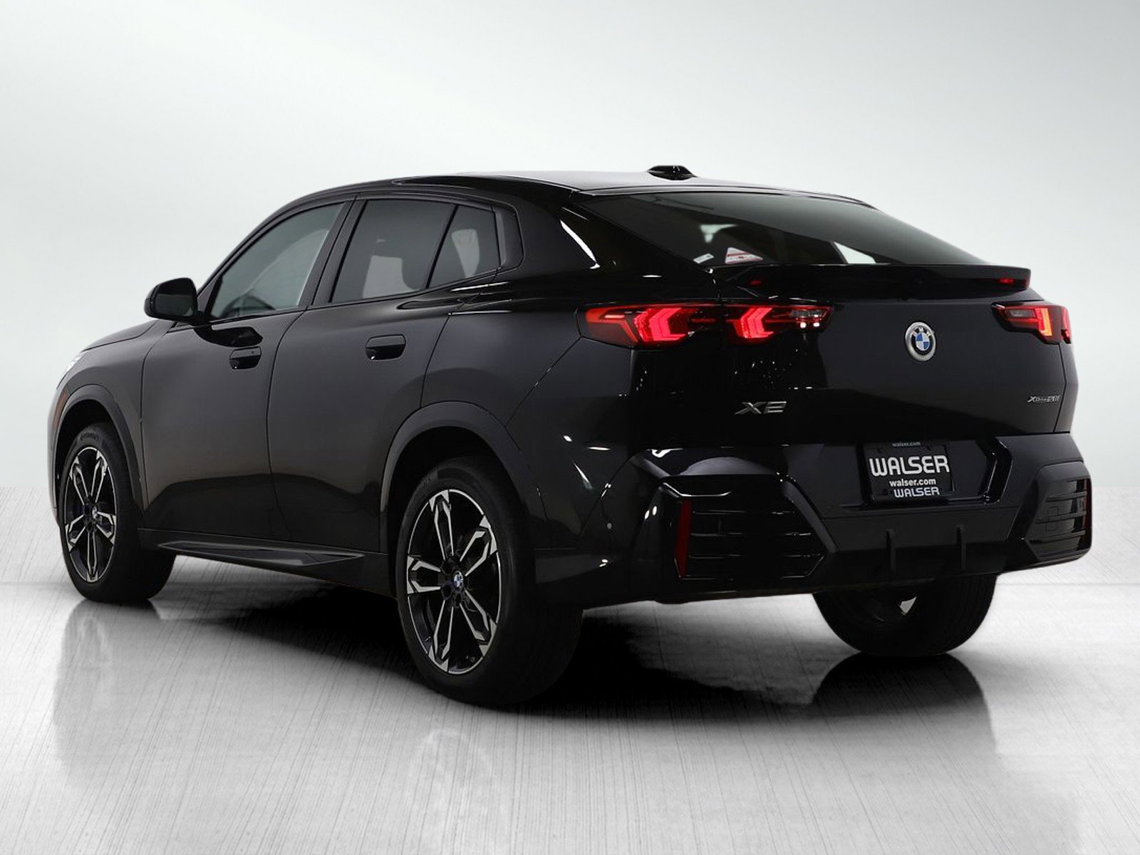 Used 2025 BMW X2 xDrive28i image 3