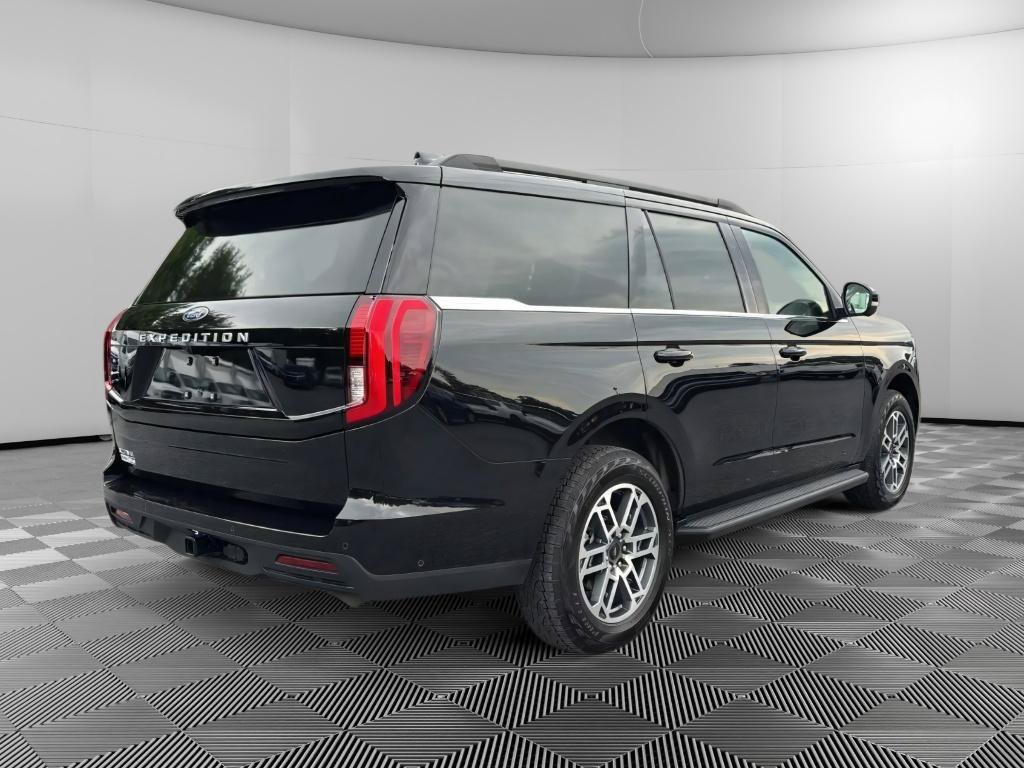 Used 2025 Ford Expedition Active AWD/4WD image 4