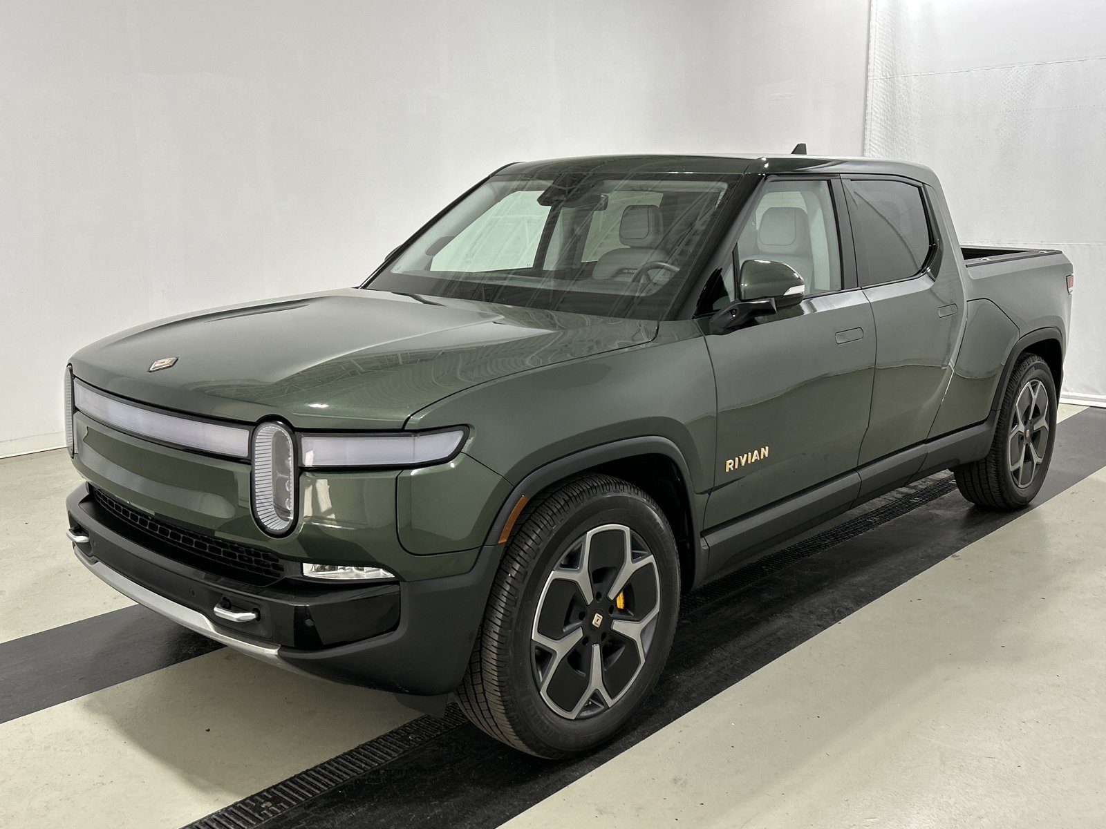 Used 2022 Rivian R1T Adventure image 1