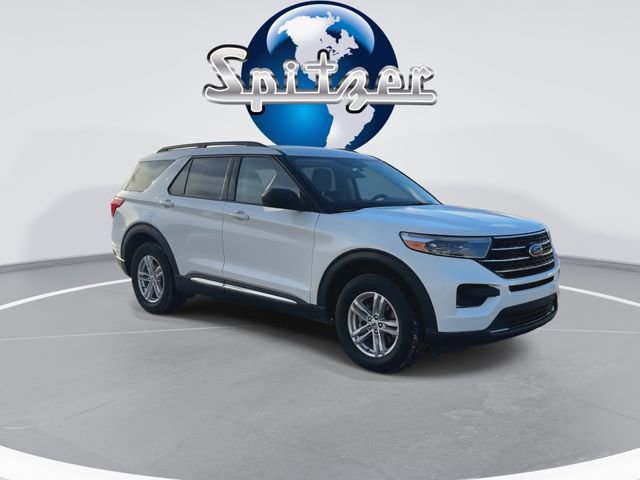 Used 2022 Ford Explorer XLT image 2