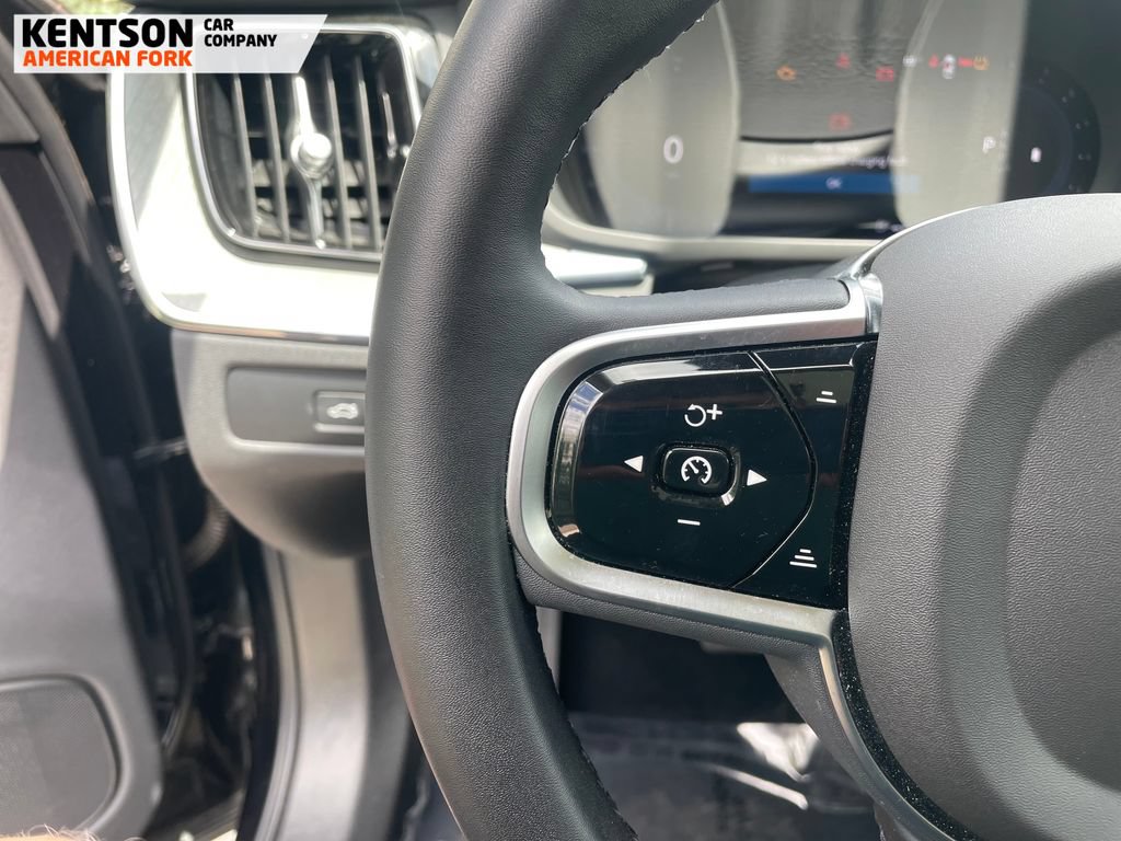 Used 2025 Volvo XC60 B5 Plus AWD/4WD image 18