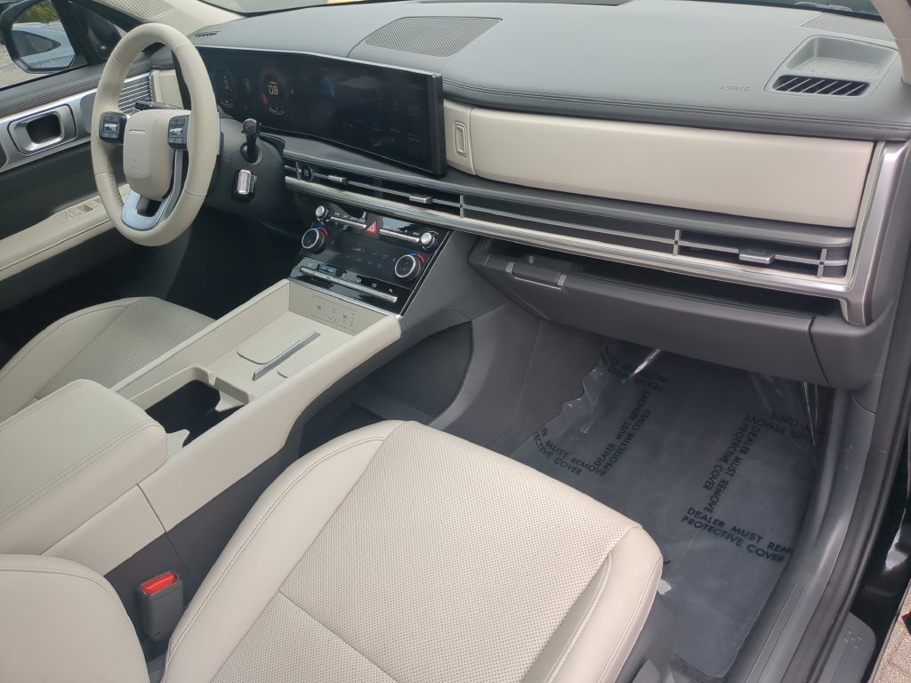 Used 2025 Hyundai Santa Fe SEL FWD image 10