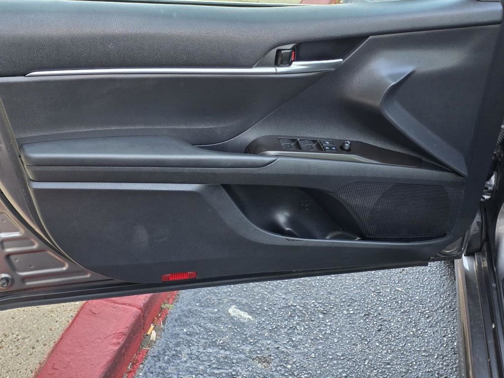 Used 2021 Toyota Camry SE image 24
