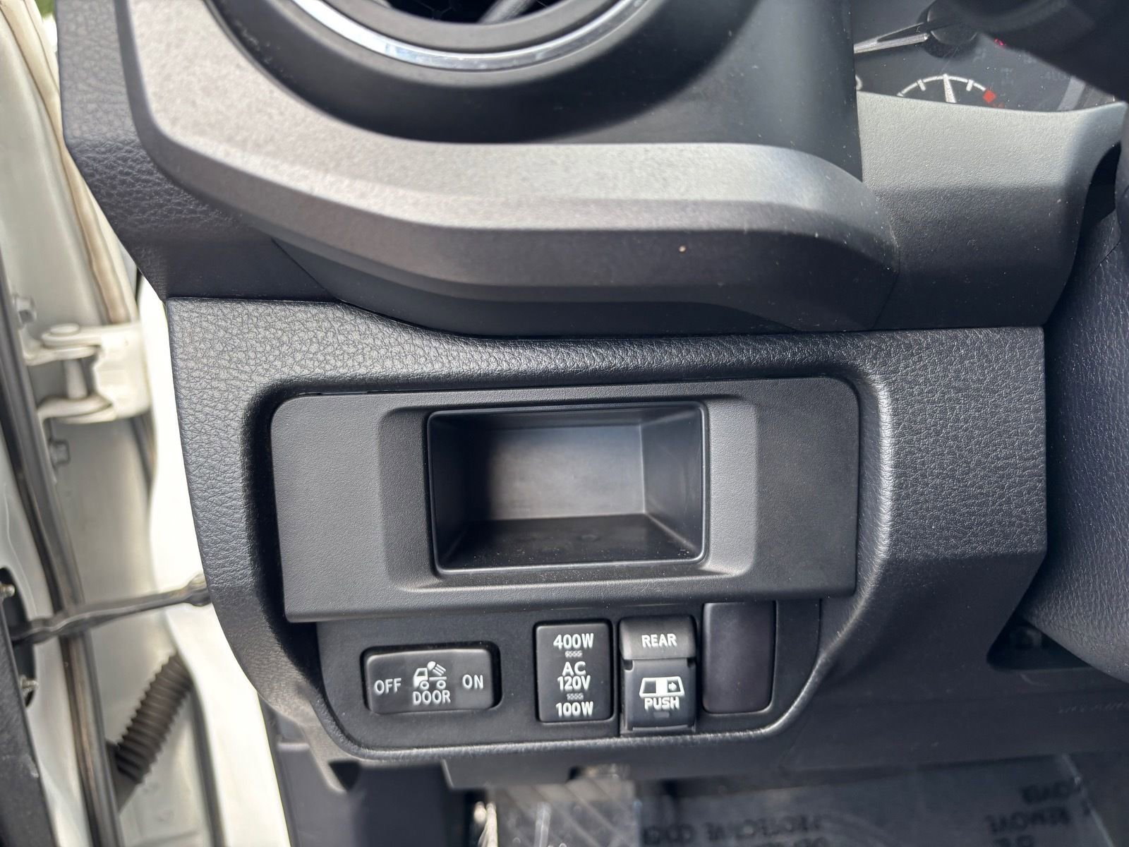 Used 2017 Toyota Tacoma TRD Off-Road image 33