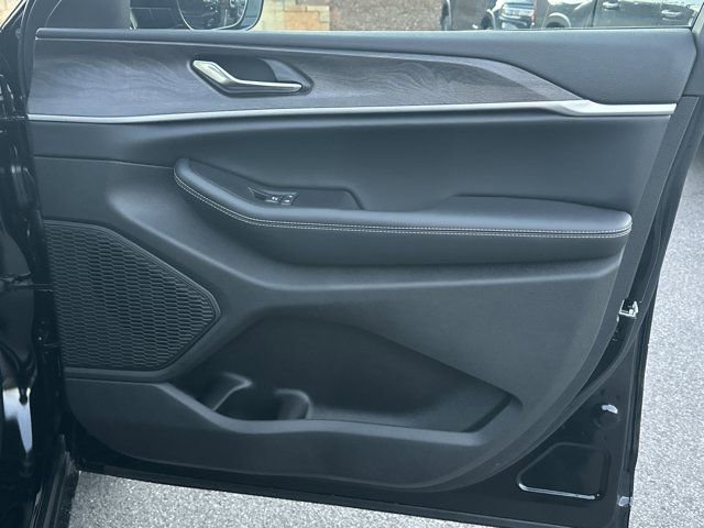 New 2026 Jeep Grand Cherokee Altitude RWD image 15