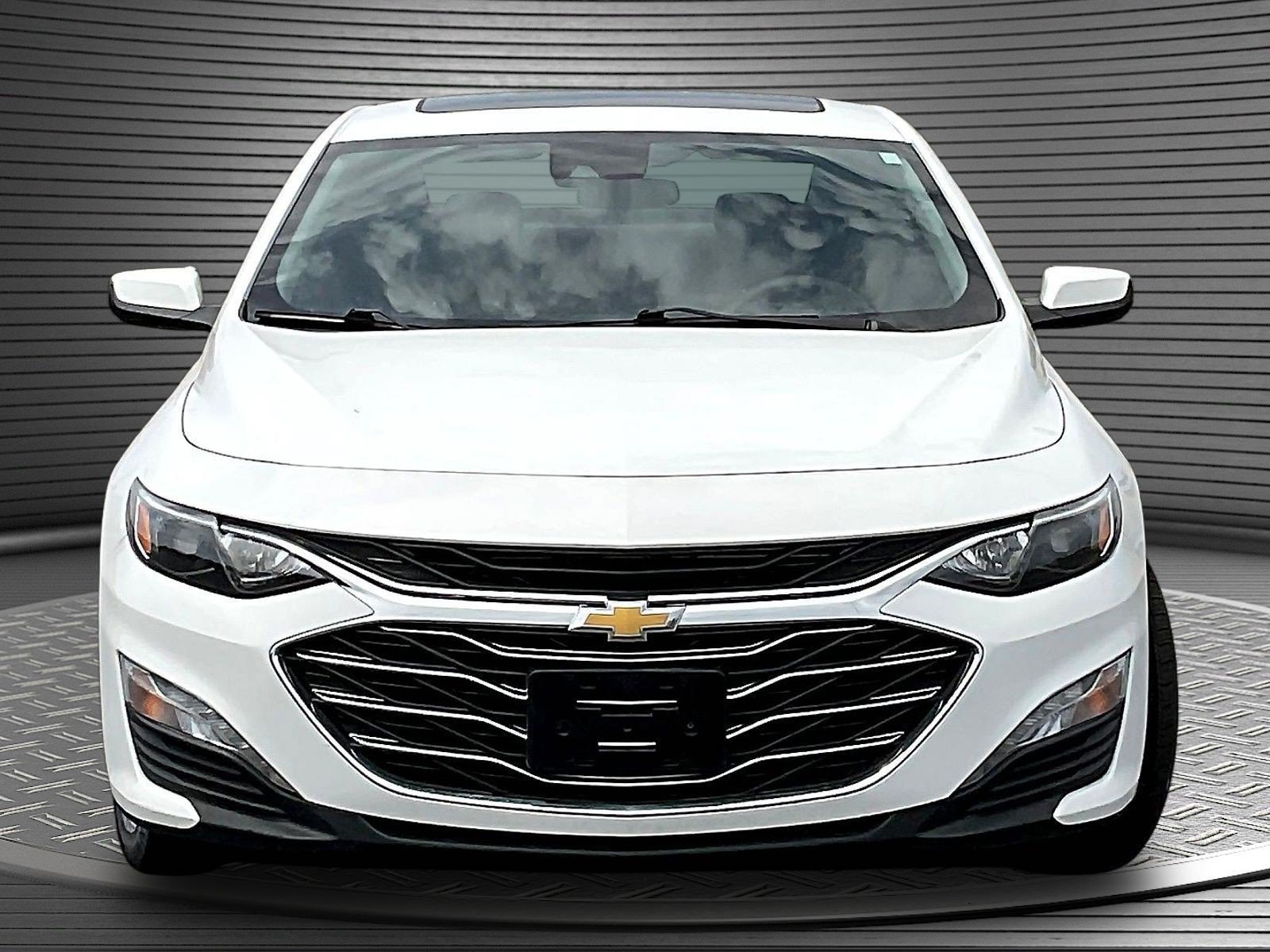 Used 2024 Chevrolet Malibu LT FWD image 2