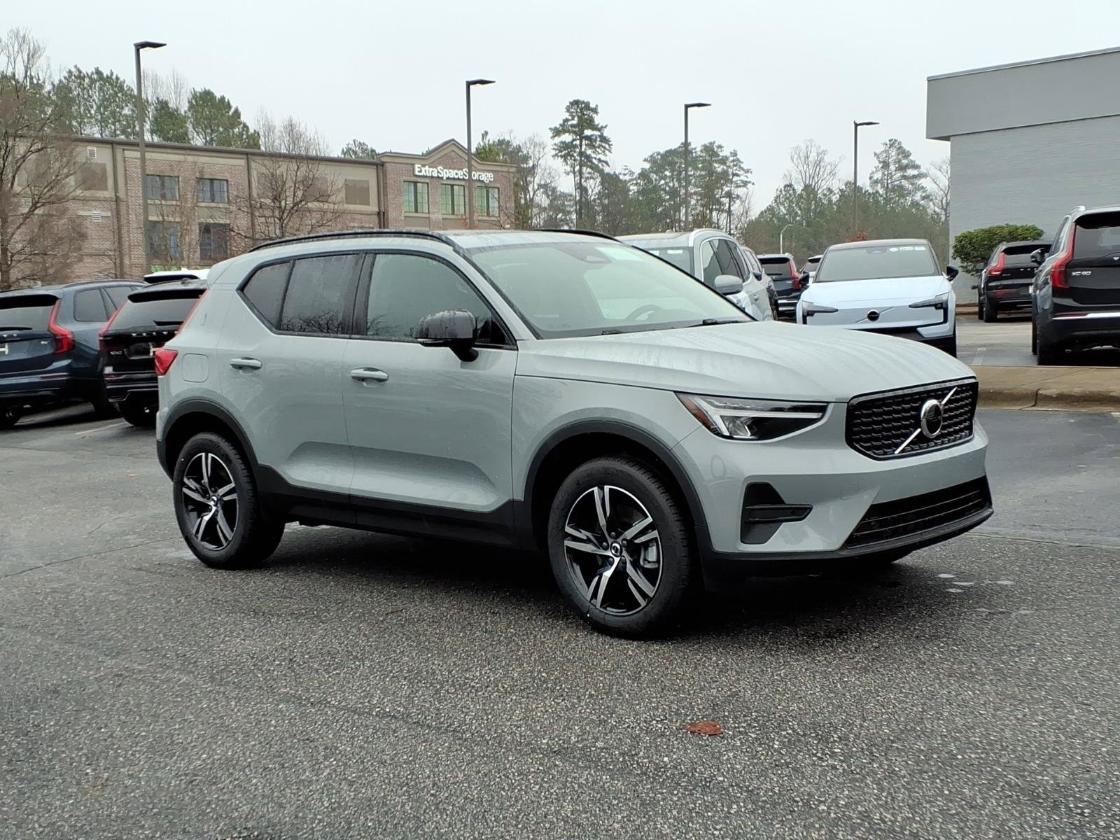 New 2026 Volvo XC40 B5 Core w/ Climate Package