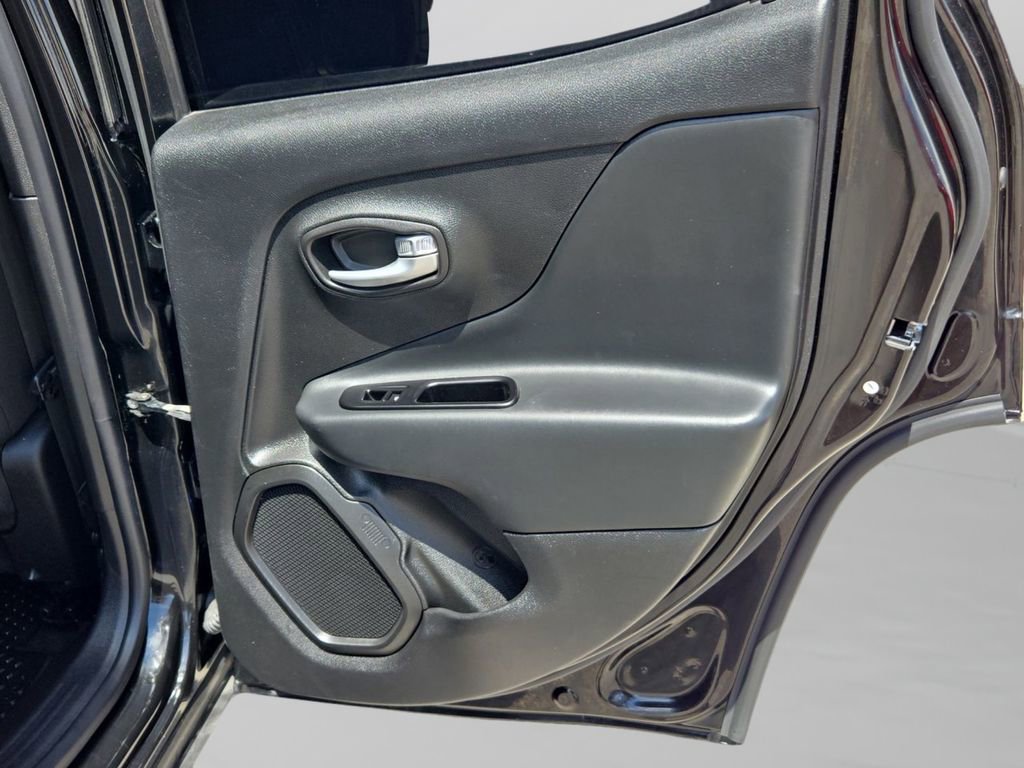 Certified 2023 Jeep Renegade Latitude w/ Premium Group image 20
