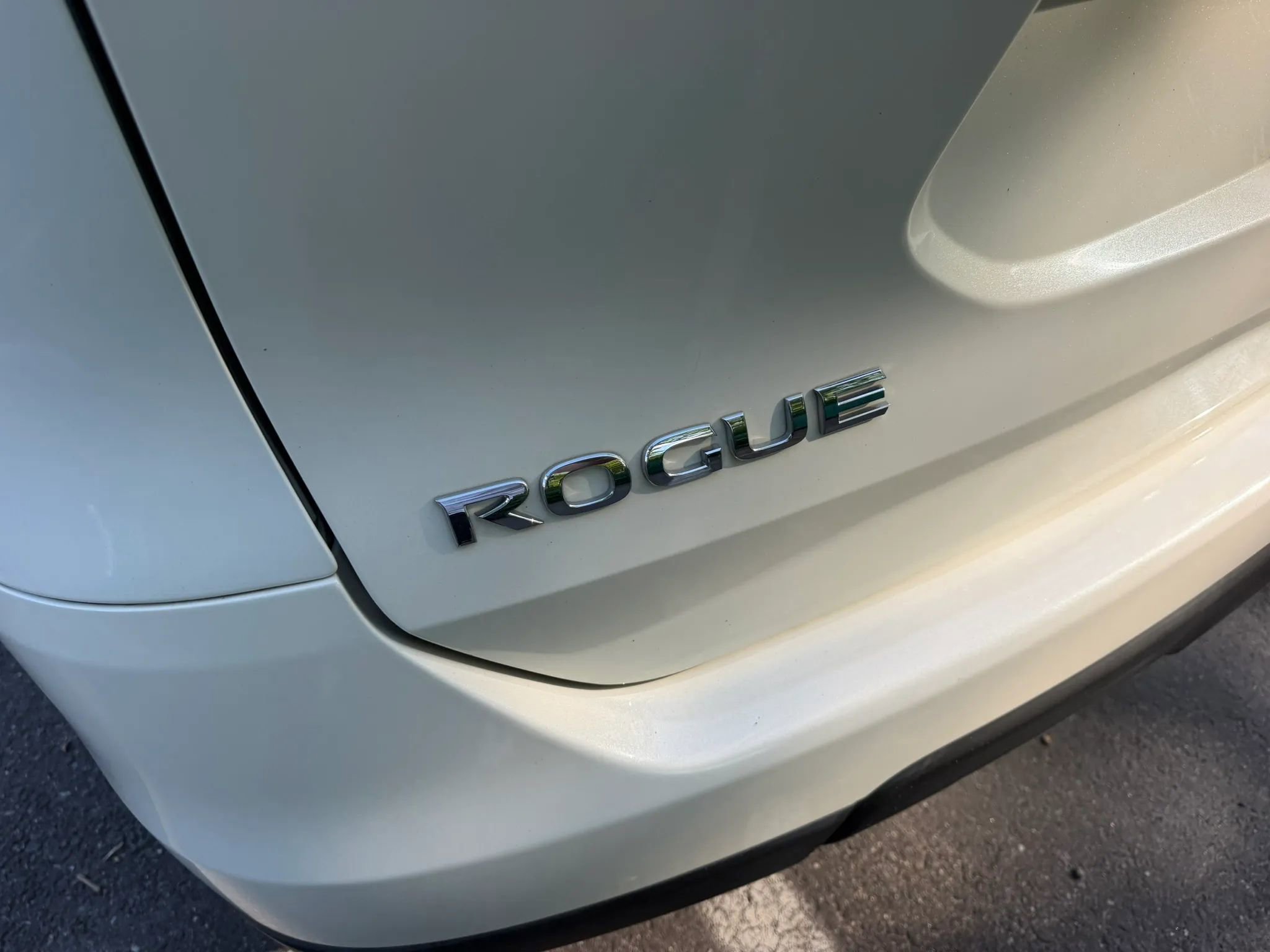 Used 2015 Nissan Rogue SV w/ SV Premium Package AWD/4WD image 11
