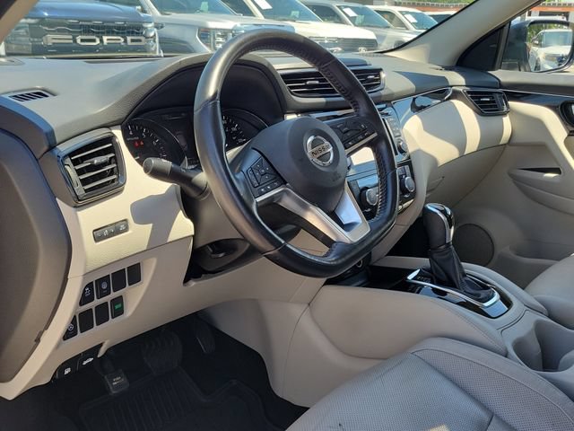 Used 2017 Nissan Rogue Sport SL w/ SL Premium Package FWD image 8