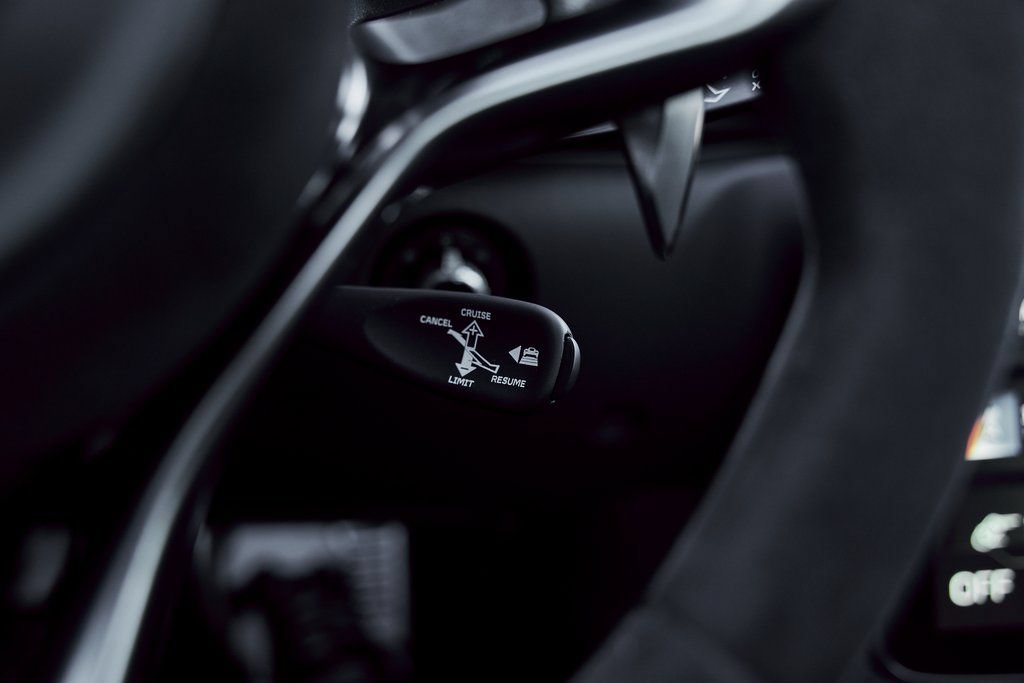 Used 2023 McLaren Artura RWD image 57