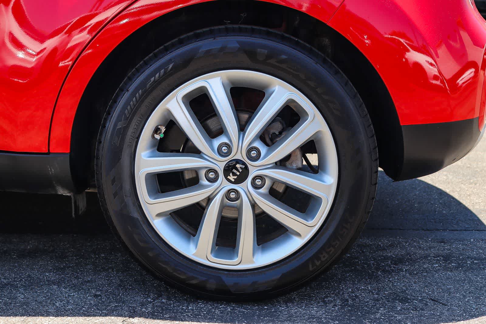 Used 2018 Kia Soul + FWD image 10