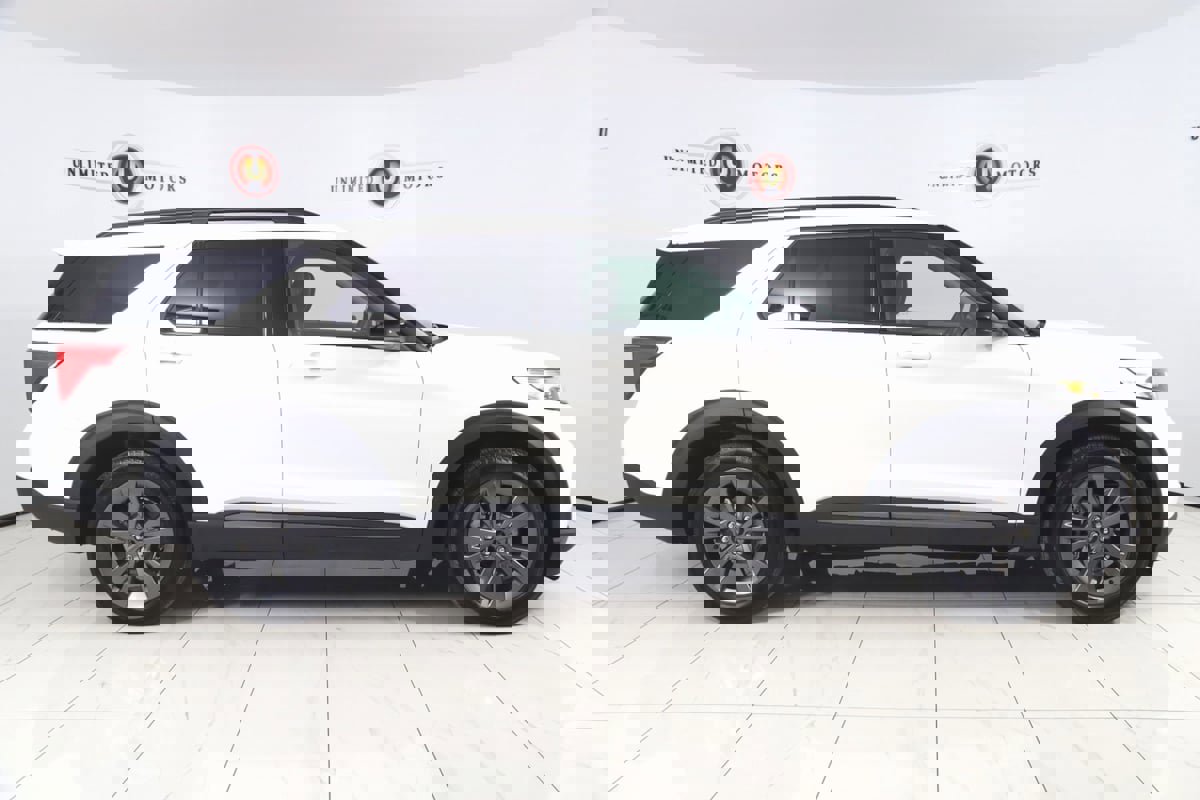 Used 2023 Ford Explorer XLT w/ Equipment Group 202A image 2