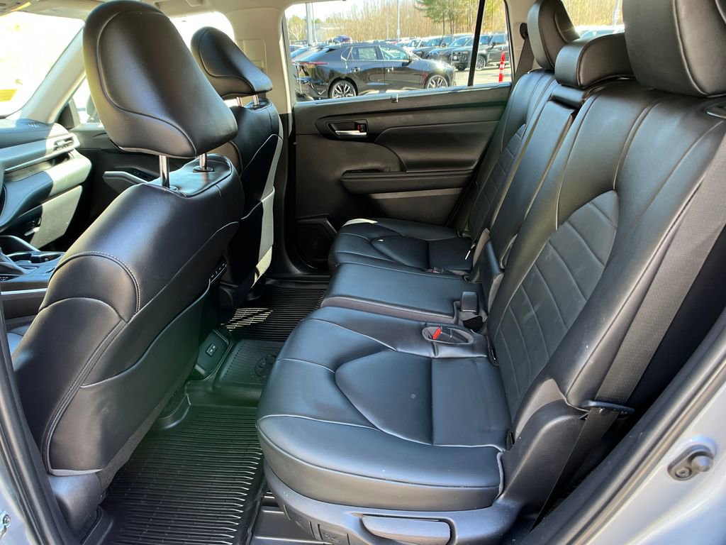 Used 2023 Toyota Highlander XLE image 22