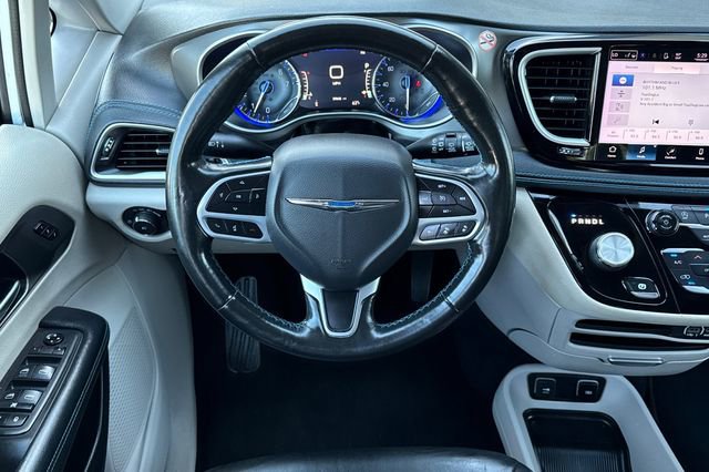 Used 2021 Chrysler Pacifica Touring-L FWD image 16