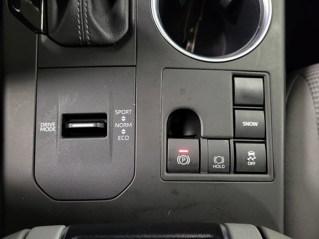 Used 2023 Toyota Highlander L FWD image 15