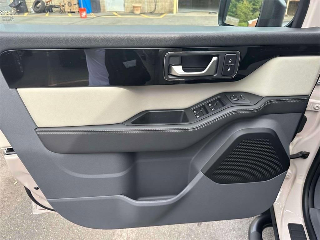 Used 2025 INEOS Grenadier Fieldmaster Edition image 16