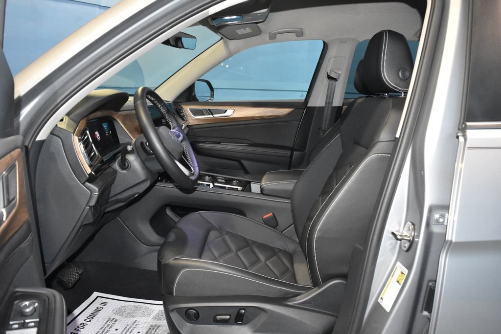 Certified 2025 Volkswagen Atlas SE image 7