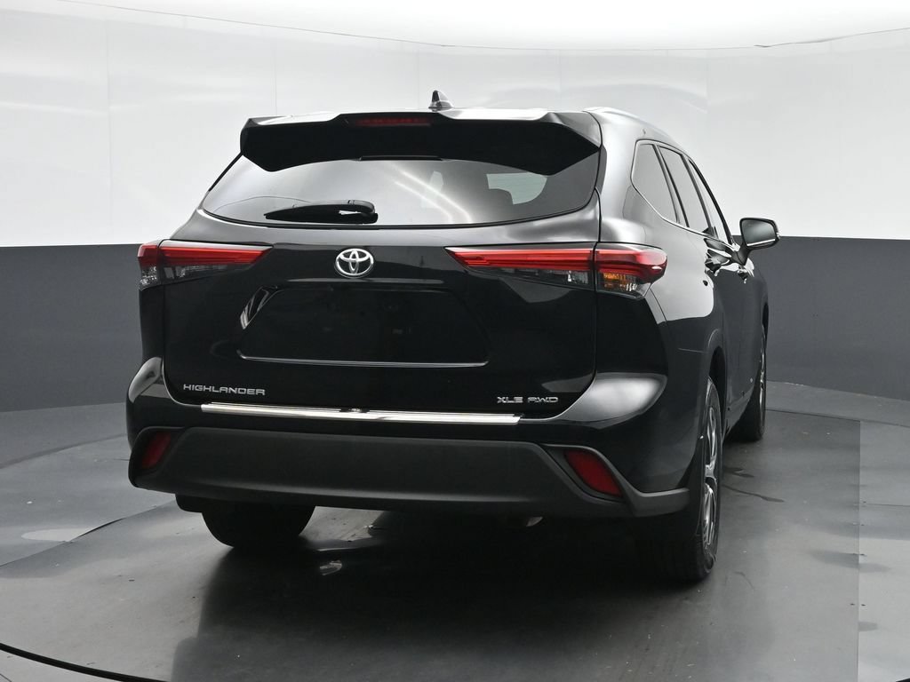 Used 2020 Toyota Highlander XLE AWD/4WD image 6