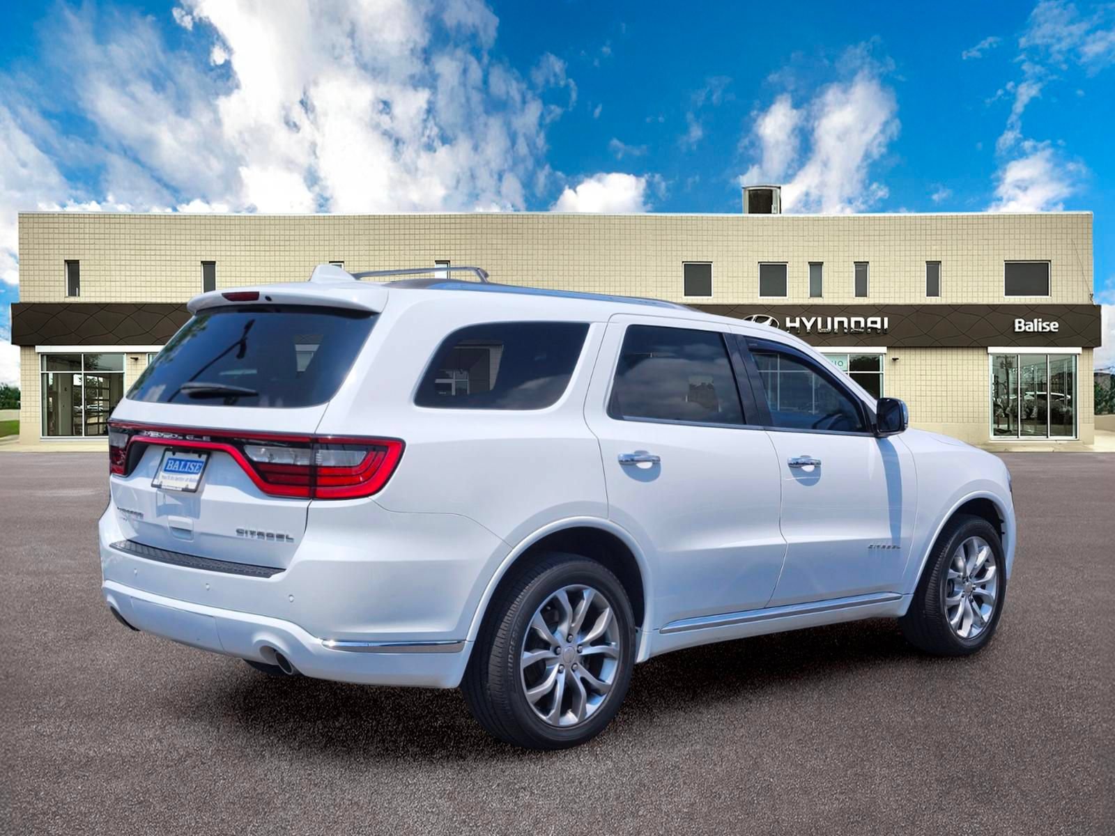 Used 2017 Dodge Durango Citadel w/ Technology Group AWD/4WD image 3