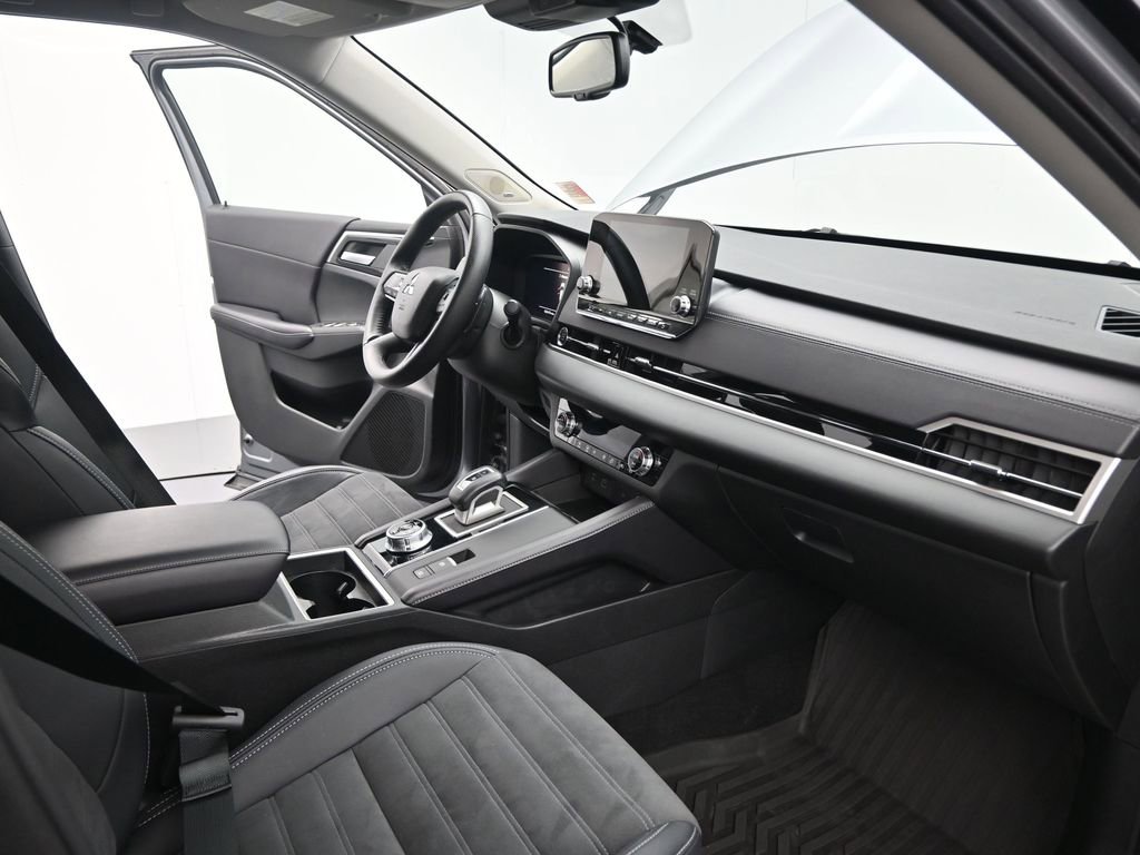 Used 2024 Mitsubishi Outlander SE image 21