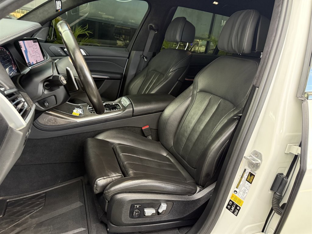 Used 2020 BMW X7 M50i w/ Executive Package image 14