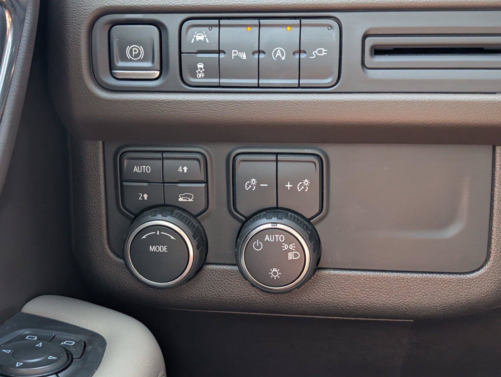 Used 2022 Chevrolet Suburban LT AWD/4WD image 28