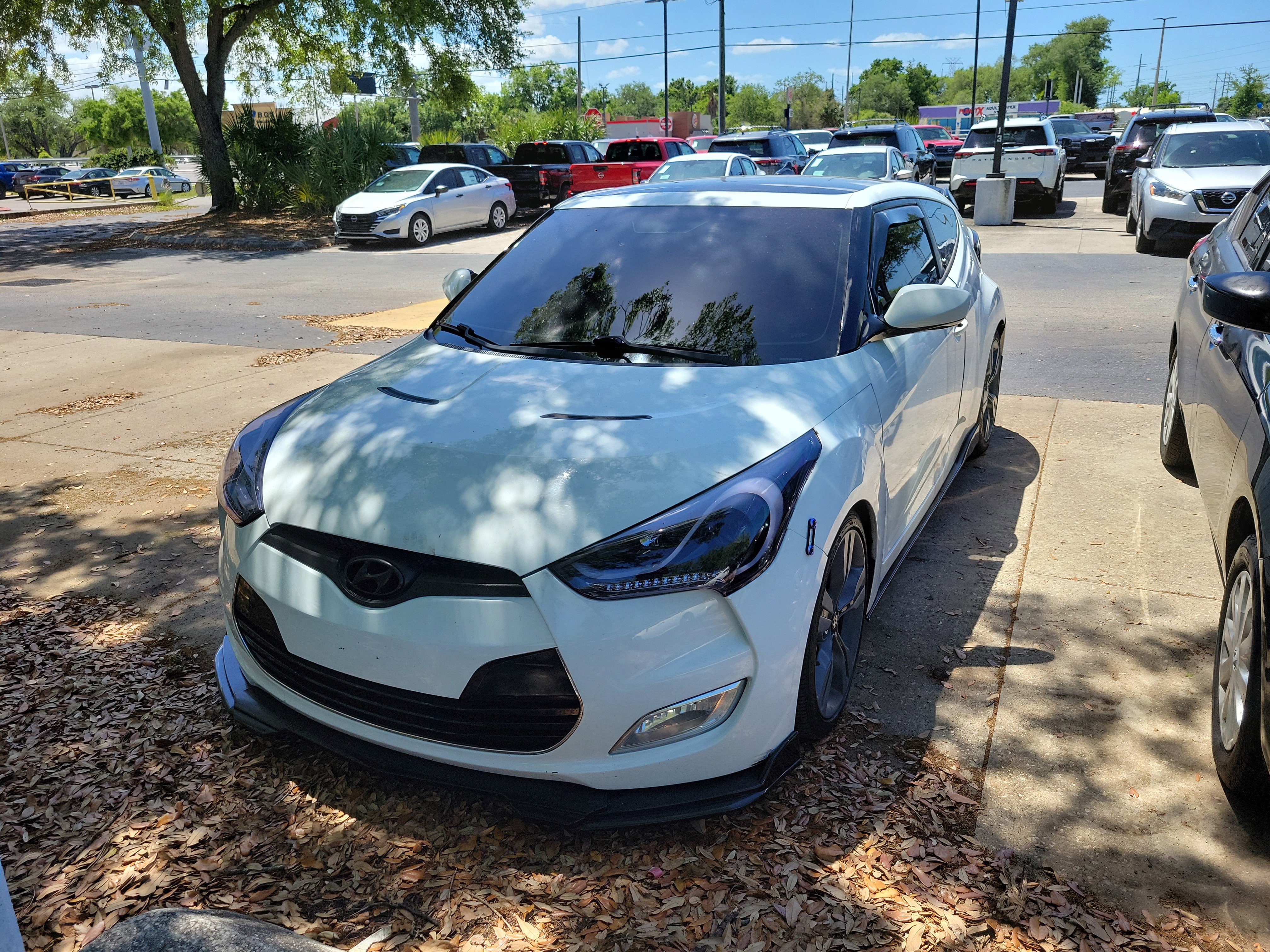 Used 2014 Hyundai Veloster w/ Technology Package 03 image 2