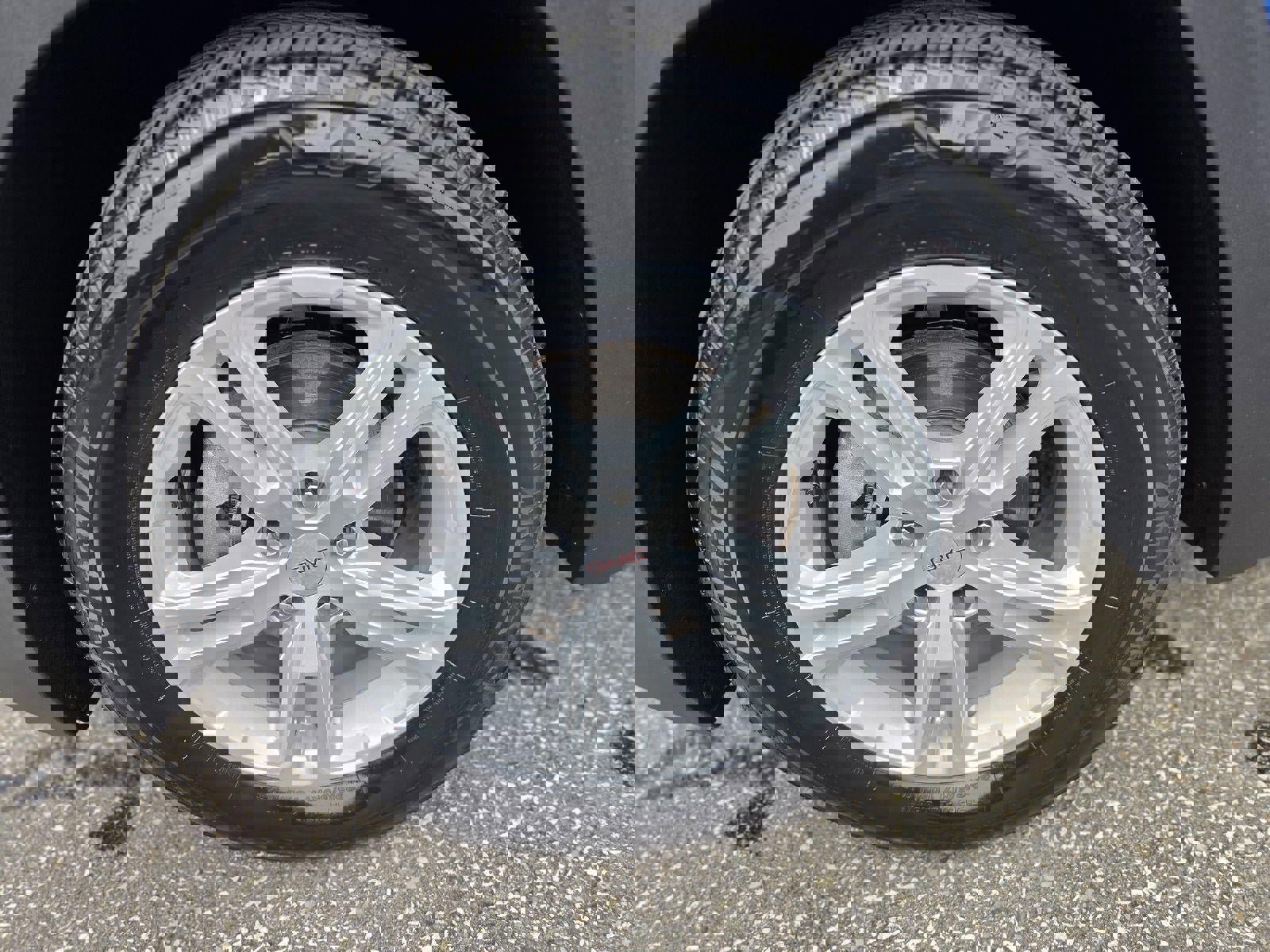 Used 2024 GMC Terrain SLE w/ Driver Convenience Package image 14