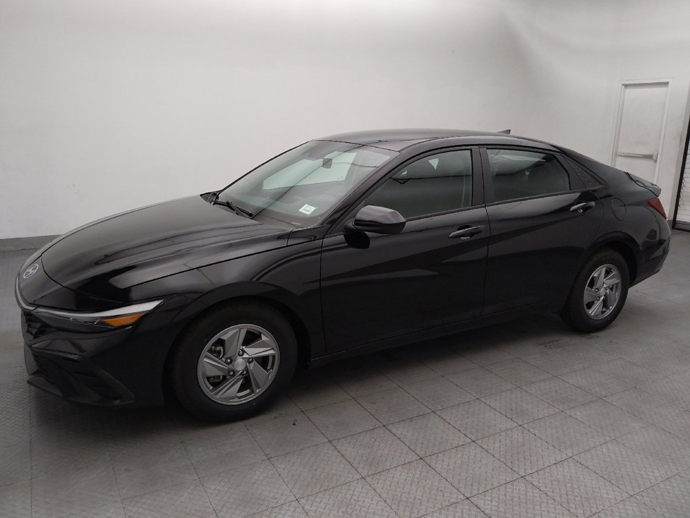Used 2025 Hyundai Elantra SE FWD image 2
