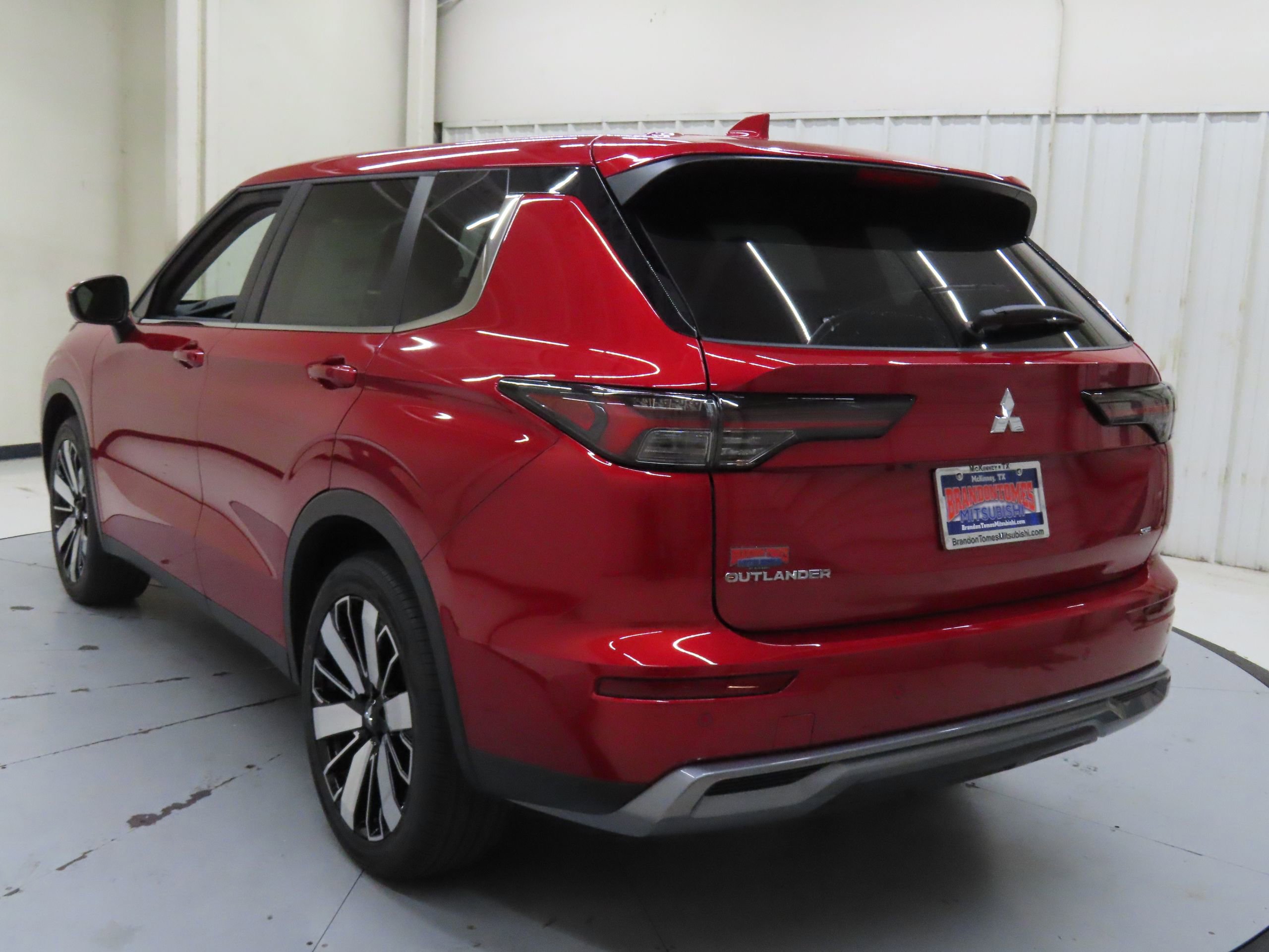 New 2025 Mitsubishi Outlander SE image 5