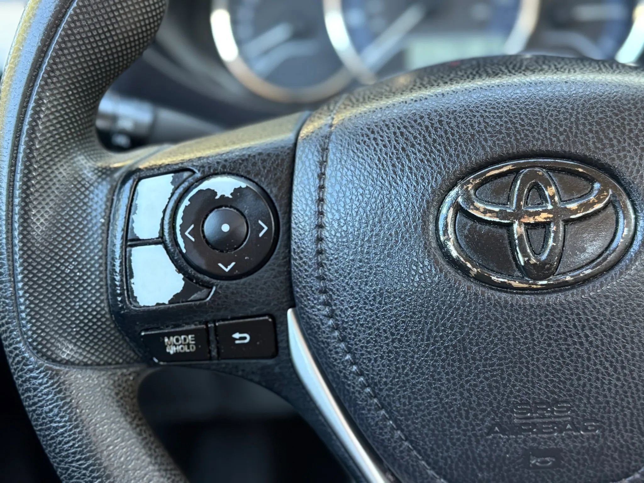 Used 2014 Toyota Corolla LE FWD image 25