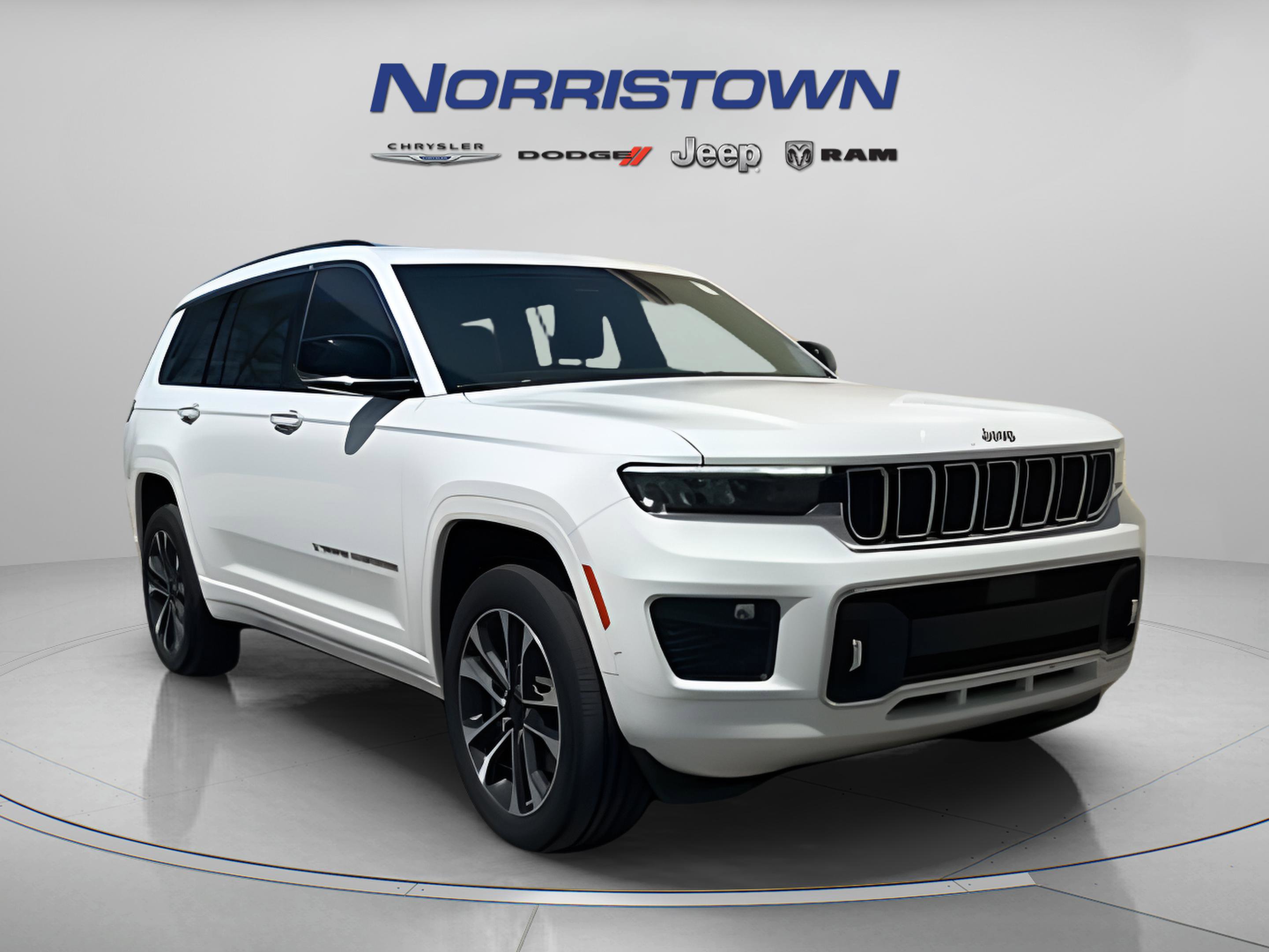 Used 2023 Jeep Grand Cherokee L Overland w/ Luxury Tech Group IV AWD/4WD image 2