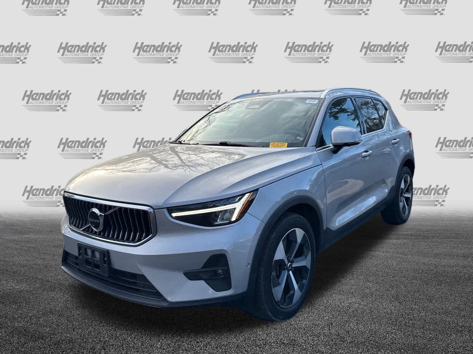 Certified 2023 Volvo XC40 B4 Plus w/ Driver Assist Package image 6