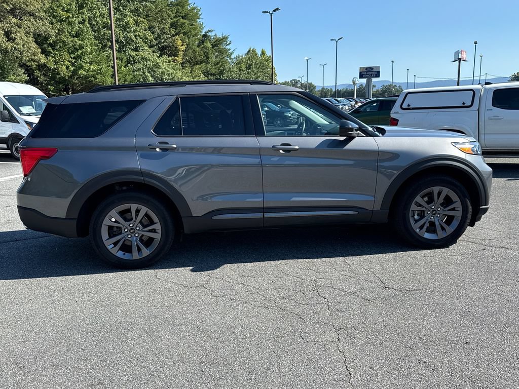 Used 2024 Ford Explorer XLT w/ Equipment Group 202A AWD/4WD image 8