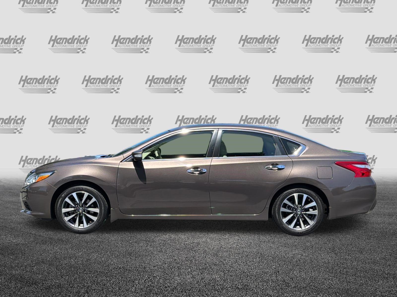 Used 2016 Nissan Altima 2.5 SV w/ Convenience Package FWD image 8