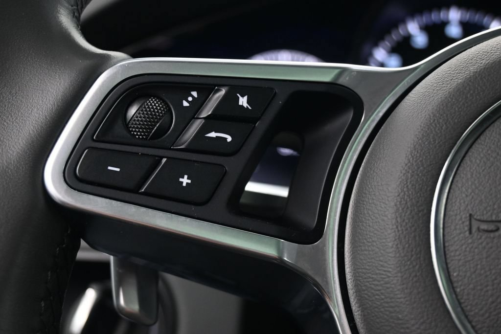 Certified 2020 Porsche Cayenne AWD/4WD image 25
