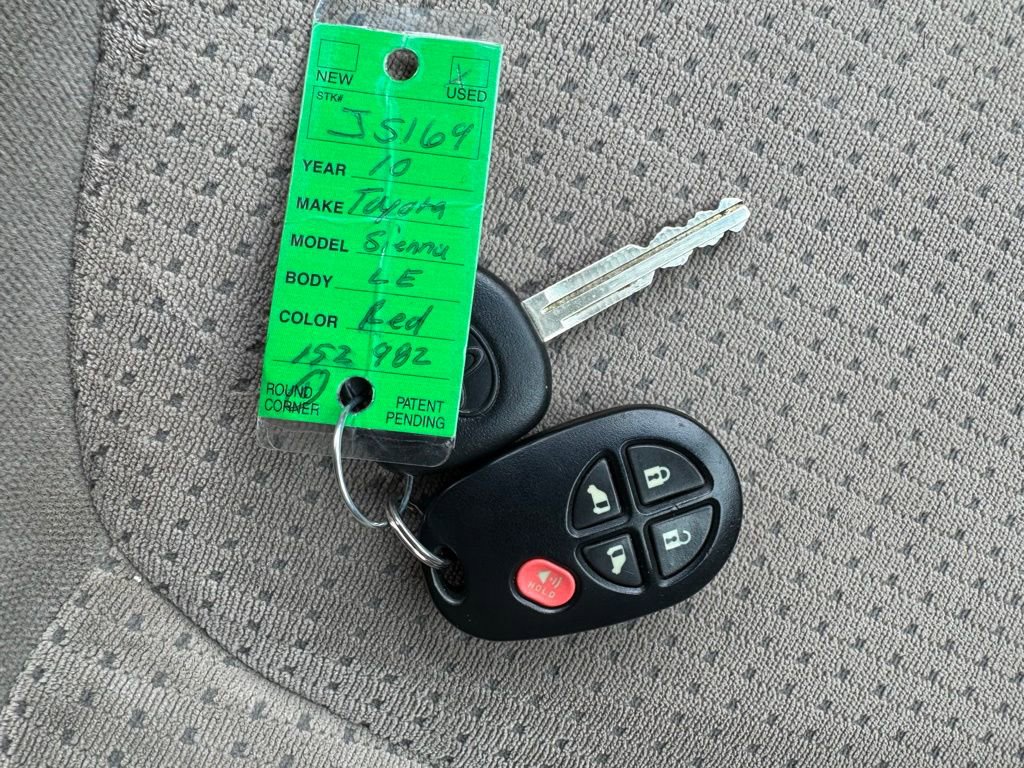 Used 2010 Toyota Sienna LE FWD image 22