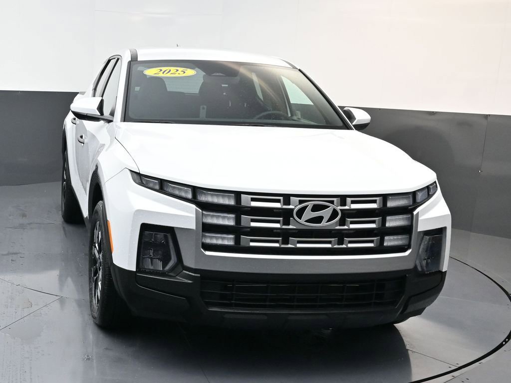 Certified 2025 Hyundai Santa Cruz SE image 9