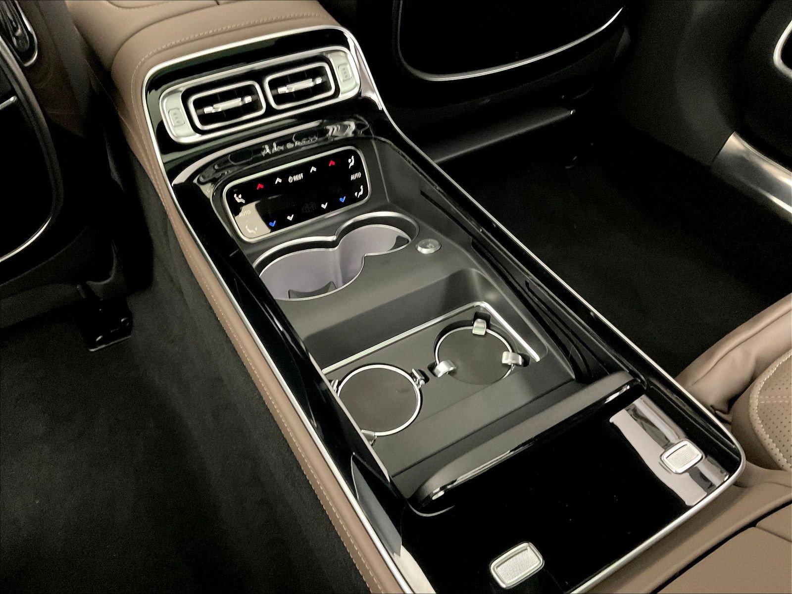 Certified 2024 Mercedes-Benz Maybach S 680 4MATIC image 38