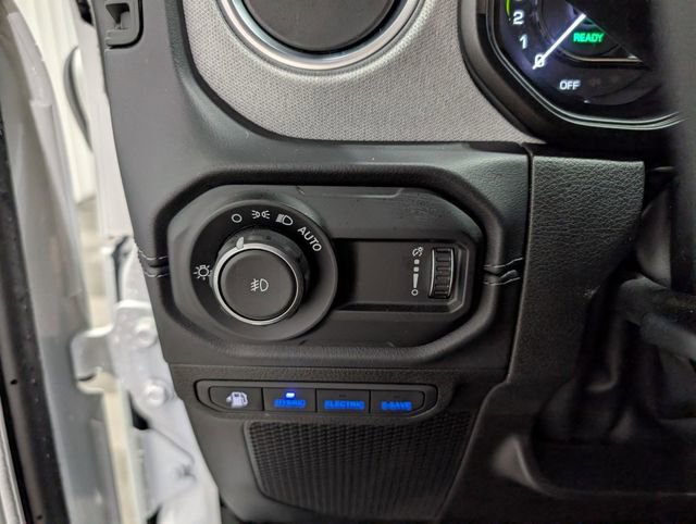Used 2025 Jeep Wrangler Unlimited Sahara AWD/4WD image 18