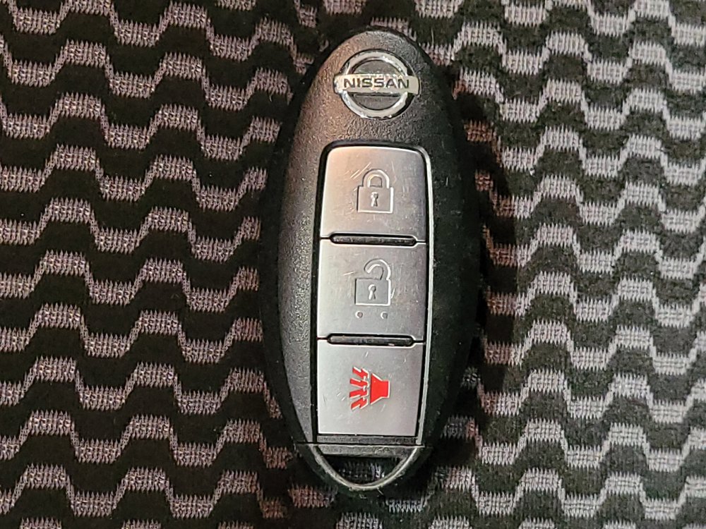 Used 2015 Nissan Juke S FWD image 32