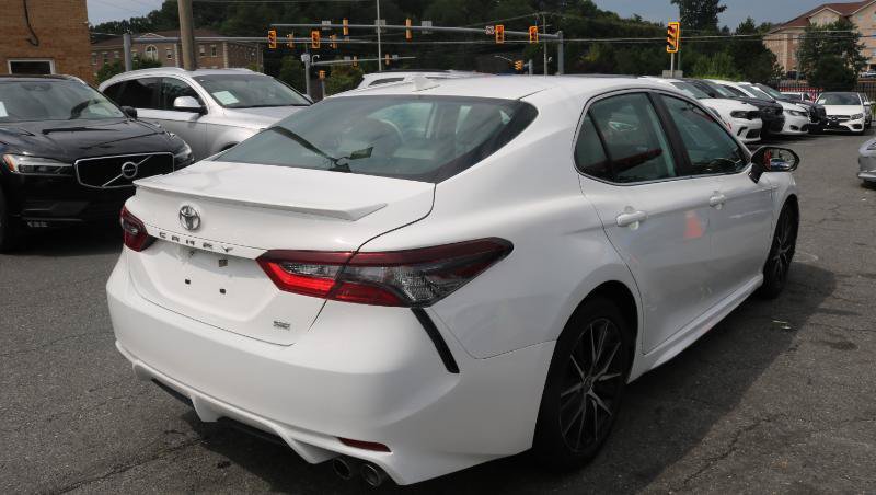 Used 2022 Toyota Camry SE FWD image 5